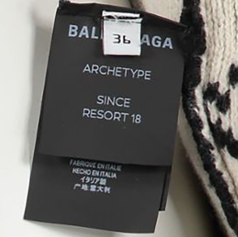 【美品】BALENCIAGA ブラック ロゴ ジャガード カーディガン Balenciaga Button-Down Logo Knit Cardigan | Neiman Marcus