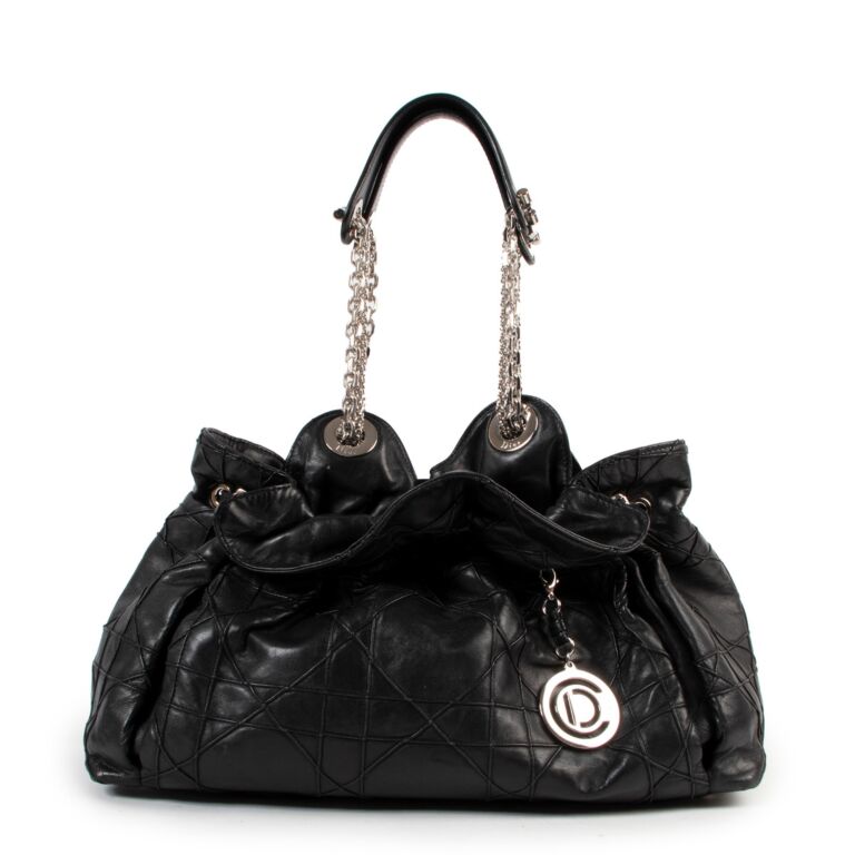 Dior le trente bag store