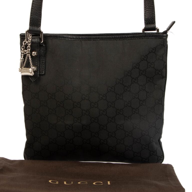 Black gucci sales shoulder bag
