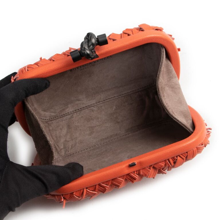 Bottega Veneta Orange Clutch ○ Labellov ○ Buy and Sell