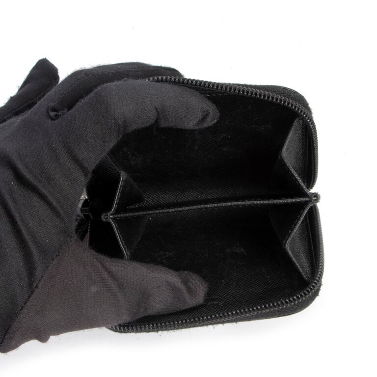 Prada Black Coin Purse ○ Labellov ○ Buy and Sell Authentic