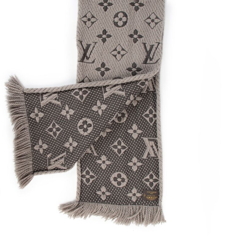Louis vuitton scarf discount gray