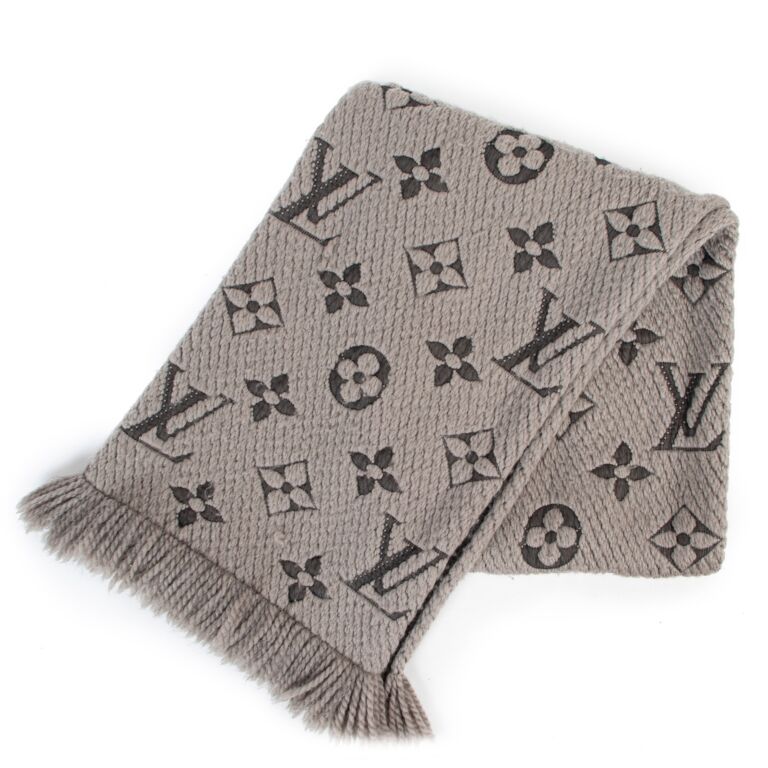 Louis vuitton scarf grey best sale