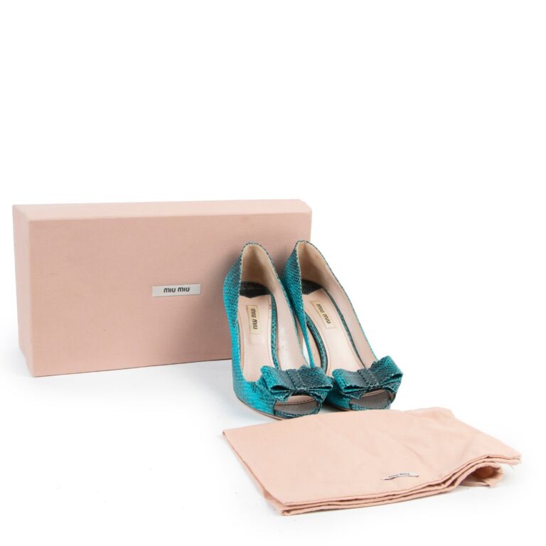 Miu Miu // Pink Matelassé Wallet On Chain – VSP Consignment