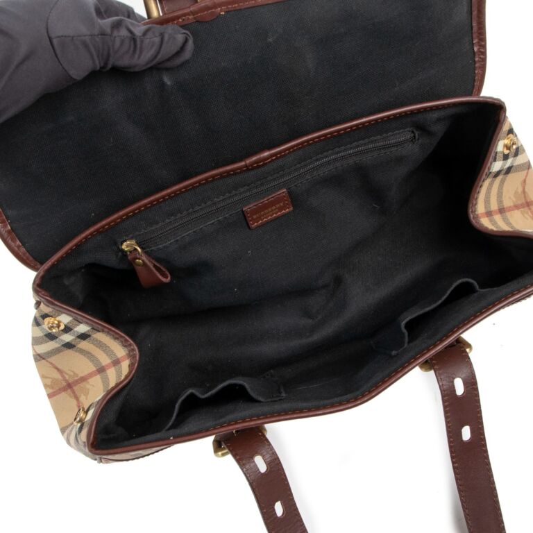 【送料&関税込】Burberry Check Baguette Bag Burberry Baguette Bag in Black & Calico | FWRD