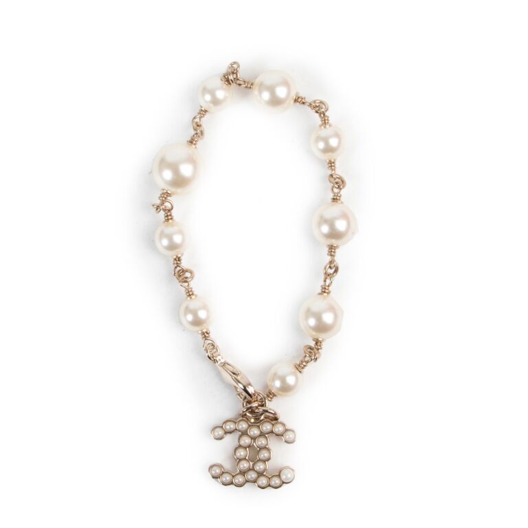 chanel pearl cc logo bracelet