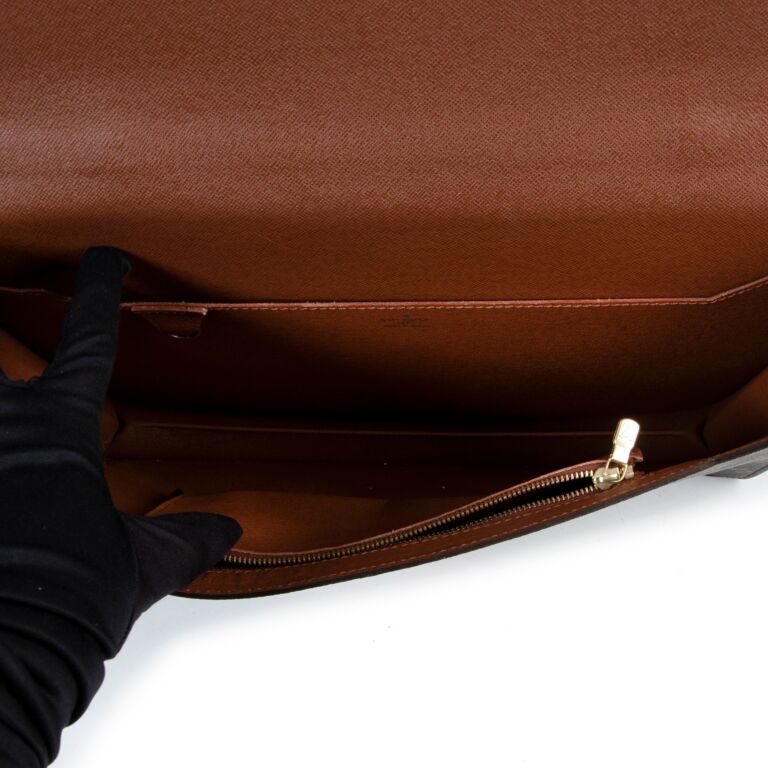 Second Hand Louis Vuitton Saint Cloud Bags