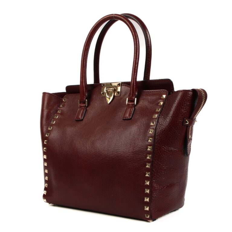 Valentino garavani stud embellished leather shoulder bag discount