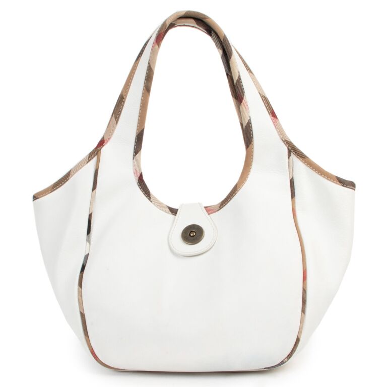 Burberry White Leather And Nova Check Trim Hobo Bag ○ Labellov ○ Buy and  Sell Authentic Luxury