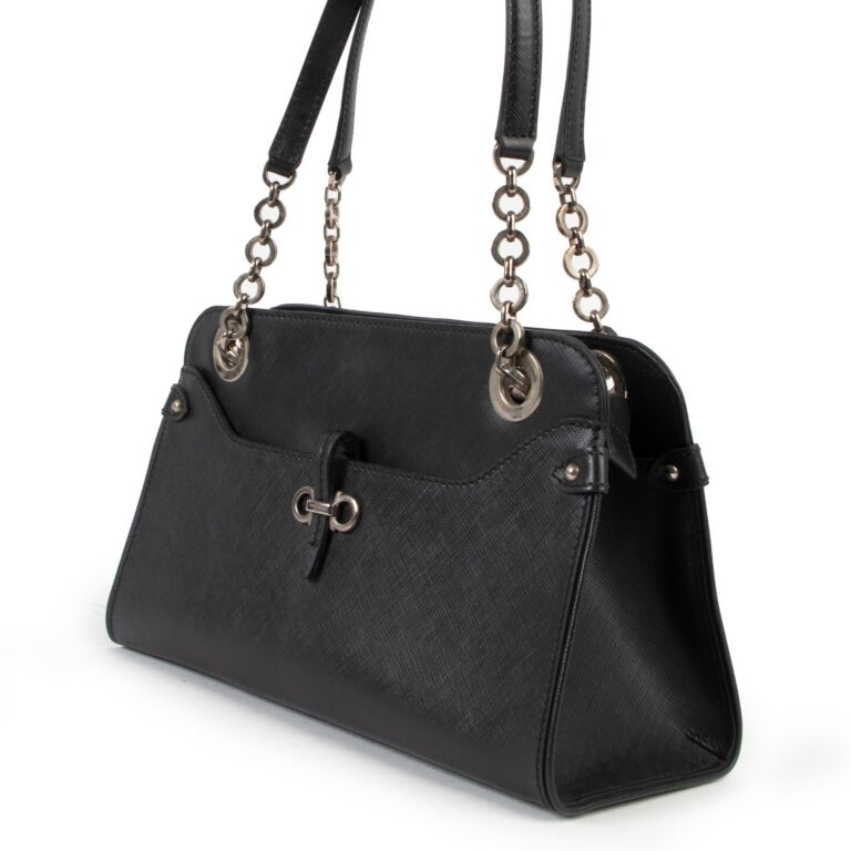 ラグジュアリー逸品【FERRAGAMO】BLACK Handbag Salvatore Ferragamo Black Saffiano Gancini Shoulder Bag