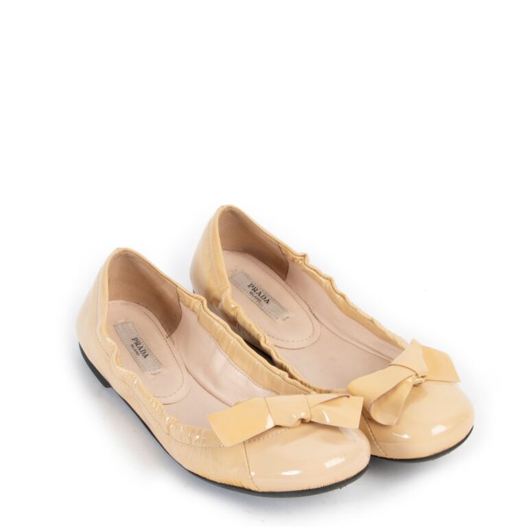 Beige on sale patent flats