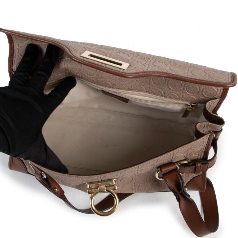 Ferragamo messenger store bag sale