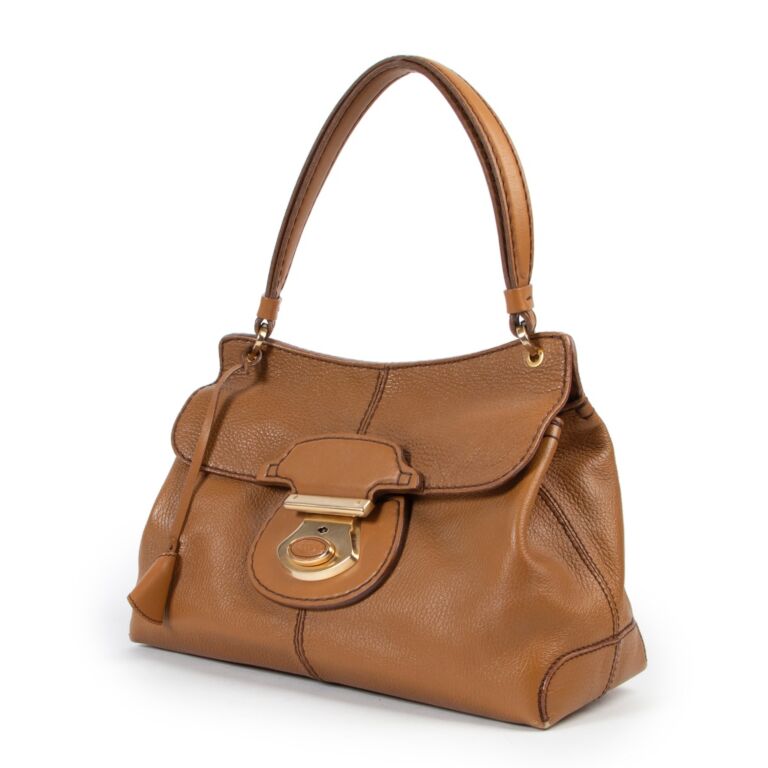 【TOD'S】TOP HANDLE BAG Tod's Apa 2 Mini Fringe Leather Top-Handle Bag | Neiman Marcus