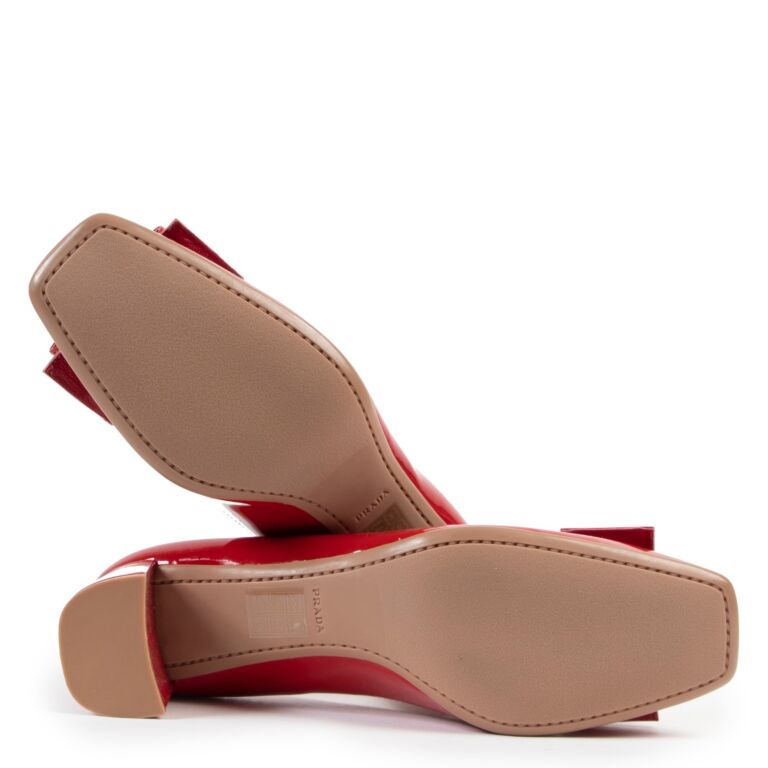 Prada red discount patent leather shoes