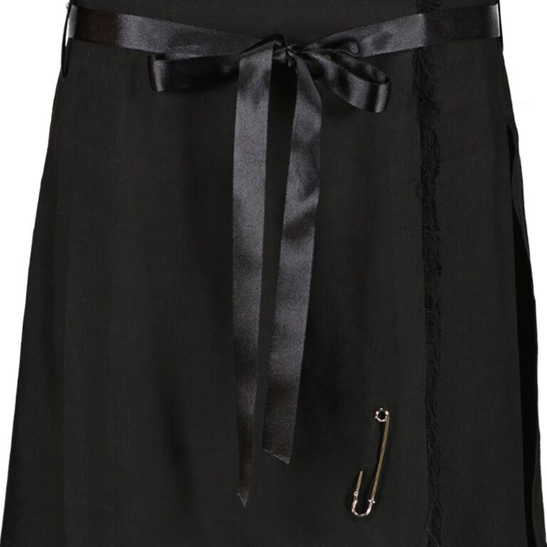 Burberry shop black skirt