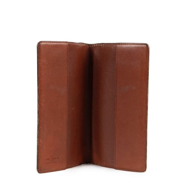 Louis vuitton deals passport holder