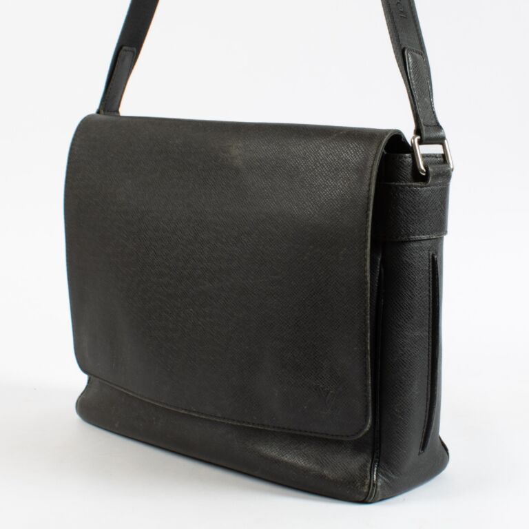 難あり 新品未使用 Louis Vuitton TAIGA ショルダーバッグ Louis Vuitton Grey Taiga Messenger Bag ○ Labellov ○ Buy