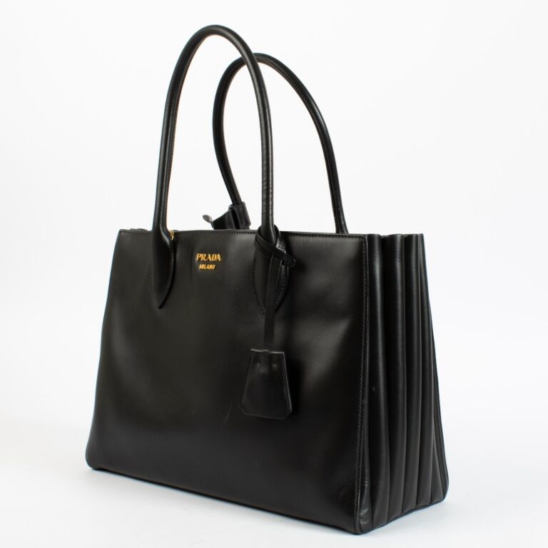 Prada Black Smooth Leather Top Handle Bag ○ Labellov ○ Buy and