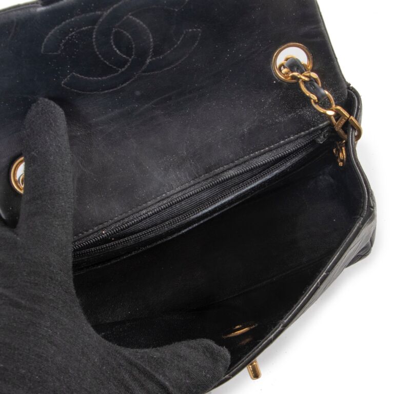 Chanel Black Caviar Medium Classic Single Flap Bag ○ Labellov ○ Buy and  Sell Authentic Luxury