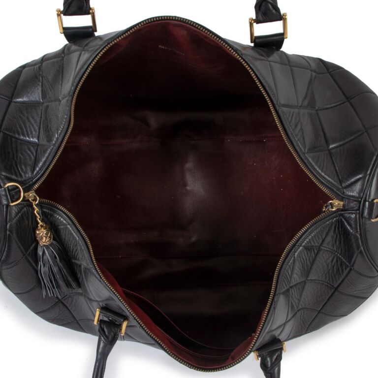 Black quilted hotsell travel bag