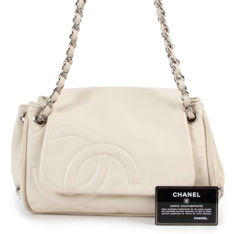 Chanel Medium Creme Double Flapbag ○ Labellov ○ Buy and Sell Authentic  Luxury