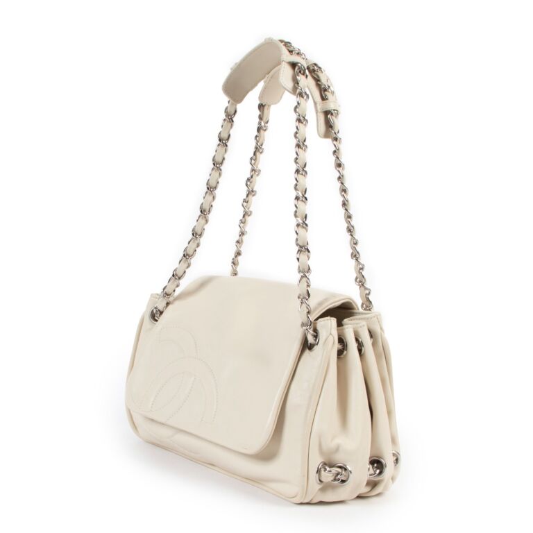 White Chanel CC Chevron Flap Shoulder Bag – Designer Revival