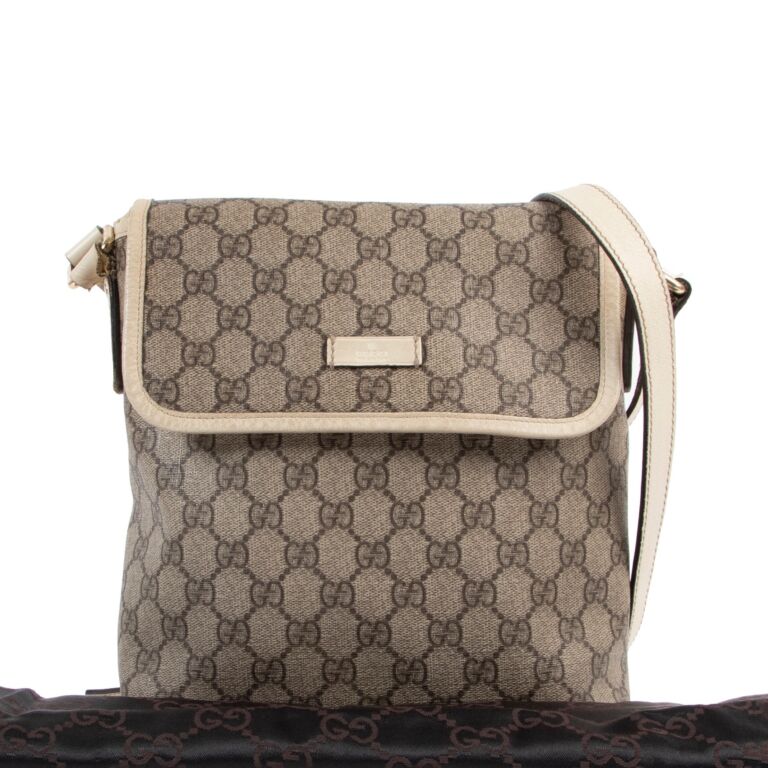 Gucci GG Supreme Messenger Bag ○ Labellov ○ Buy and Sell Authentic Luxury