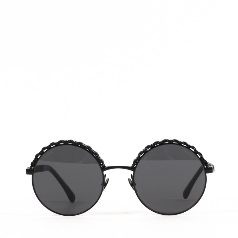 Sunglasses Chanel Black in Plastic - 33779235