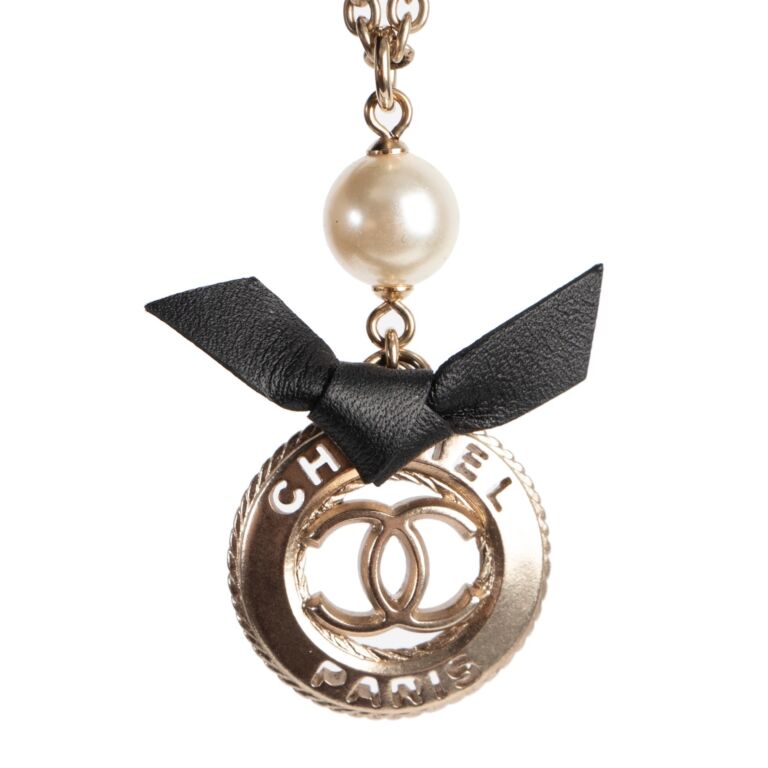 Chanel Silver and Black Necklace Labellov Buy and Sell