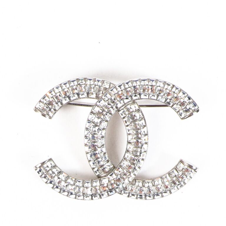 Studded Silver Chanel Bow Brooch — Blue Blood Metal | Vintage Rings &  Necklaces