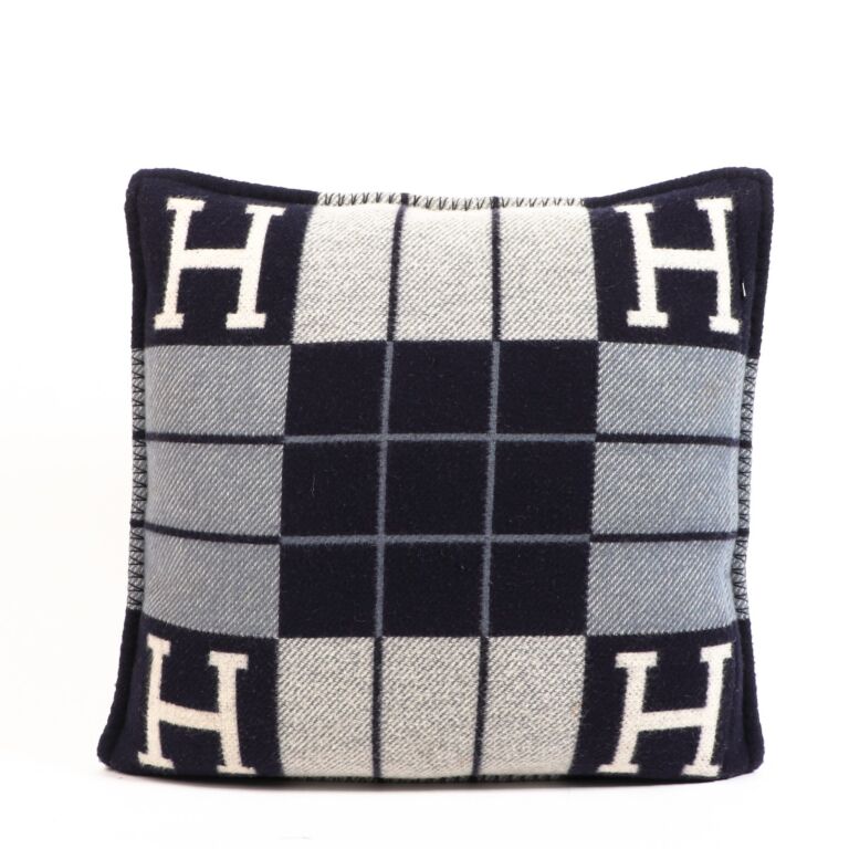 Herm s Avalon III Pillow Small Model Ecru Blue Caban Labellov