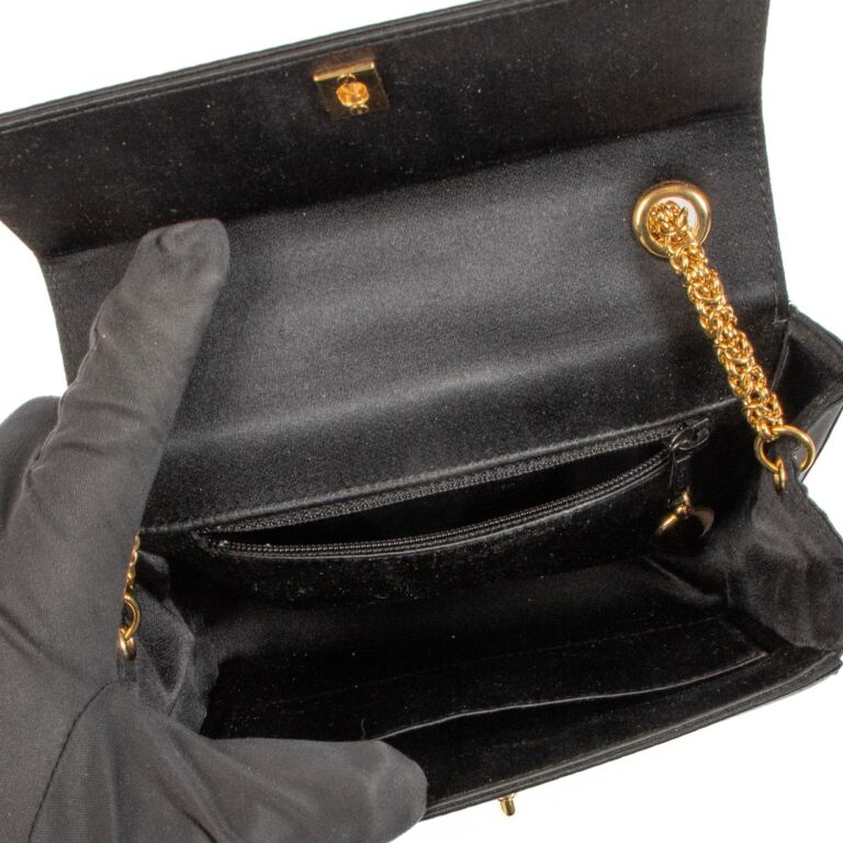 Chanel clutch bag with chain sale