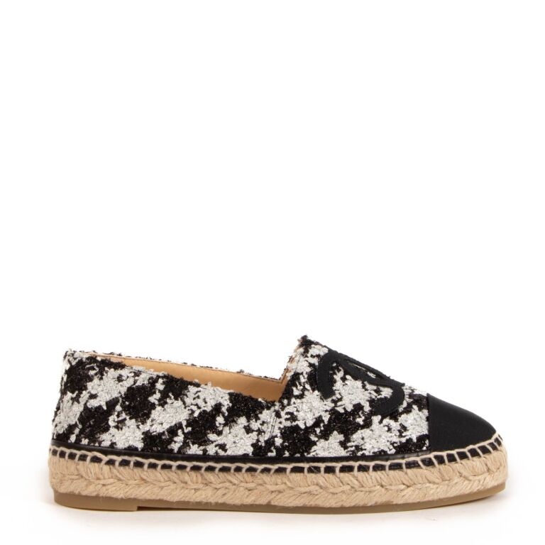 Espadrilles  Tweed lambskin  patent calfskin black  white  Fashion   CHANEL