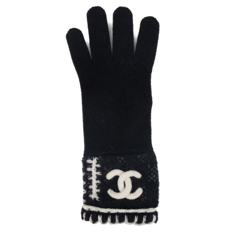 Leather long gloves Chanel Black size 7.5 Inches in Leather - 29248129