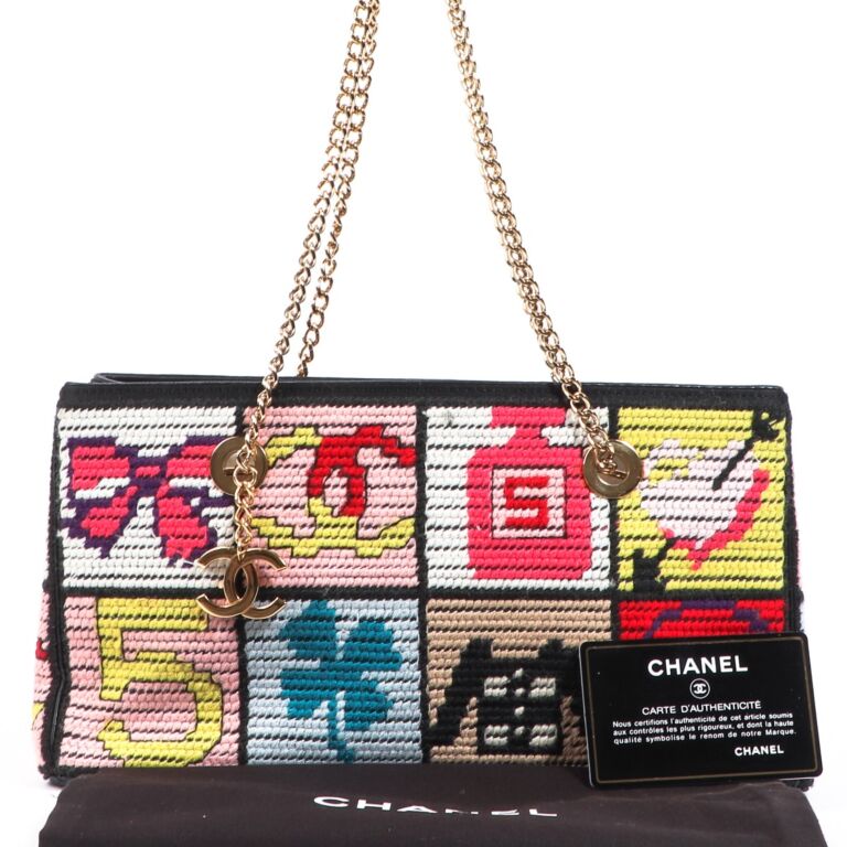 Chanel - Multicolor Knit Needlepoint Patchwork CC Shoulder Bag