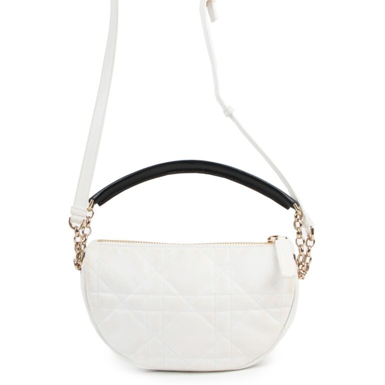 https://www.labellov.com/media/catalog/product/cache/0e2abc934cfdd4ea2c7369b2177f3605/l/l/ll02434_dior_white_leather_shoulder_bag_1.jpg