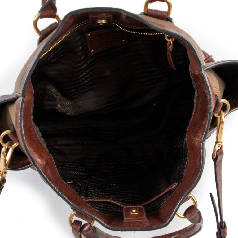 PRADA Metal Closure Top Handle Saffiano Leather Handbag Brown Vintage –  VintageShop solo