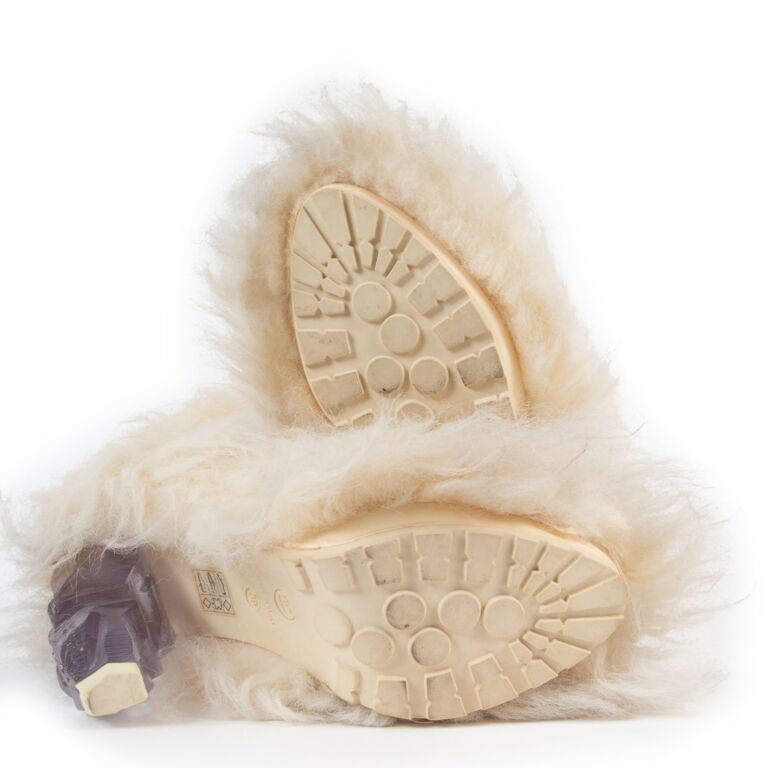 Chanel White Faux Fur Ankle Boots A/W 2010 - Size 39 ○ Labellov