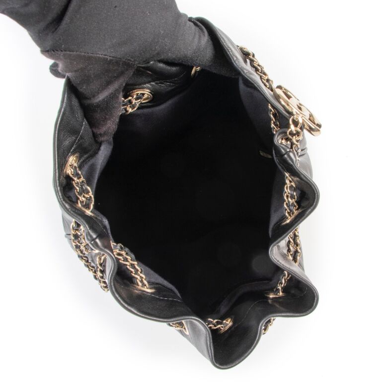 Chanel Black Leather Bucket Bag ○ Labellov ○ Buy and Sell