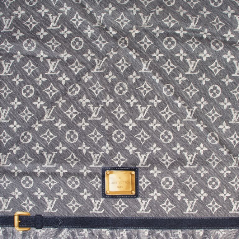 Louis Vuitton Studdy Denim Monogram Silk Scarf ○ Labellov ○ Buy and Sell  Authentic Luxury