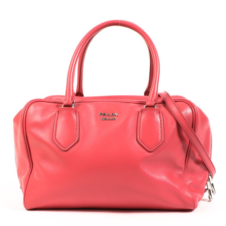 Prada bag sales red interior