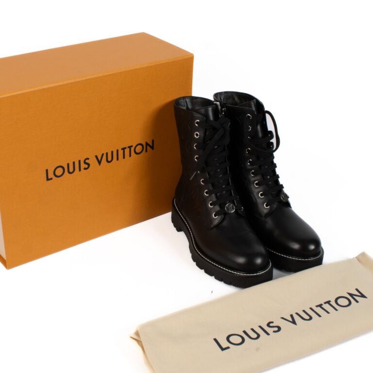 Louis vuitton black boots top