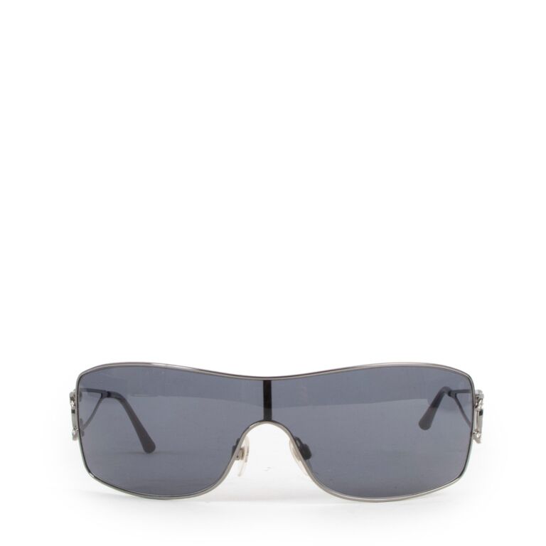 Black chanel sunglasses with swarovski crystals store