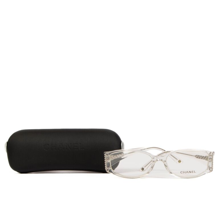 Chanel White Lambskin Woven Logo Chain Flap – Modaselle