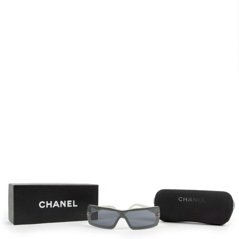 Chanel logo sale frame sunglasses