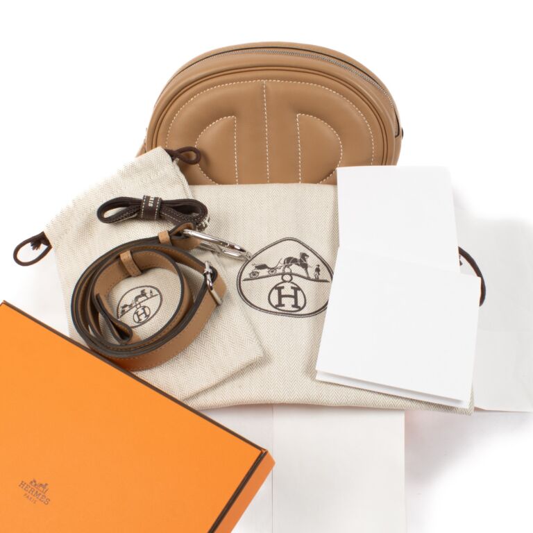 お出かけに♪【HERMES】エルメス Banane In-the-Loop バッグ Hermès In-the-Loop Banane Belt Bag Swift Gris Pâle