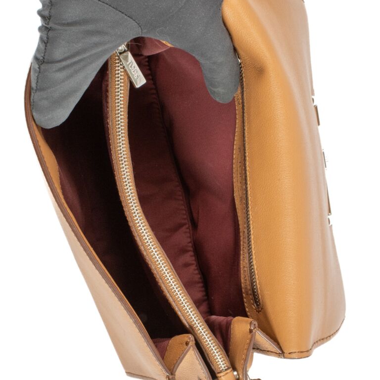 Tod's Camel Double T Small Bag ○ Labellov ○ Buy and Sell