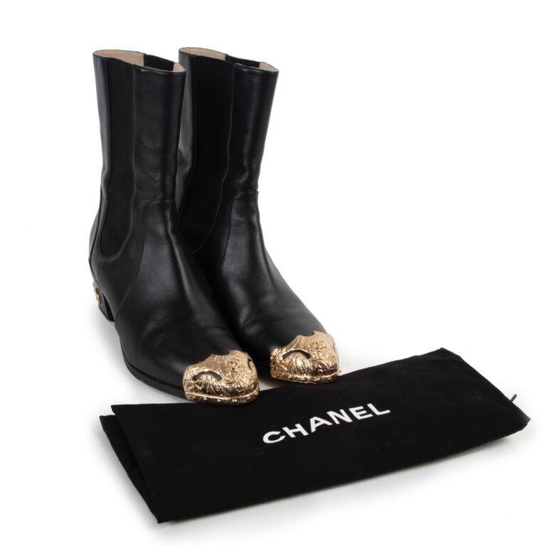 CHANEL Pull-On Leather Chelsea Boot, Black