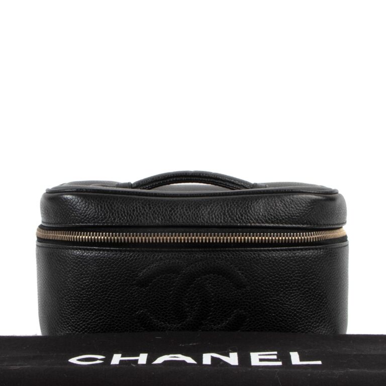 Chanel Vintage CC Black Caviar Leather Cosmetic Bag ○ Labellov ○ Buy and  Sell Authentic Luxury