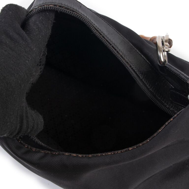 Bamboo handle flap bag／ブラックデニム Gucci Black Nylon Bamboo Shoulder Bag ○ Labellov ○ Buy and